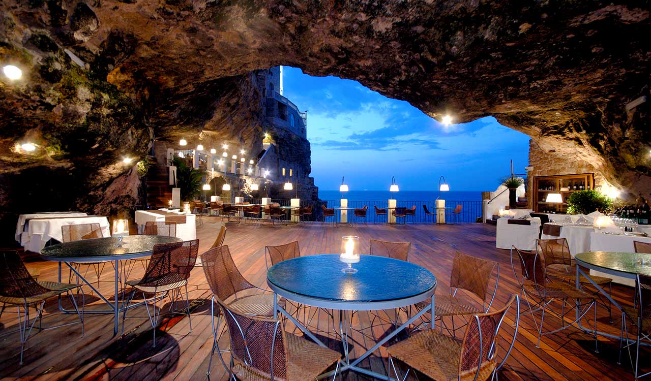 Grotta-Palazzese-tavolo-centrale.jpg