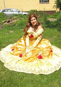 Cosplay-Cover: Belle (Gold Kleid)