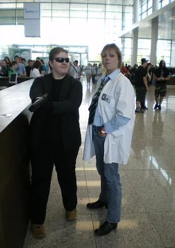 Cosplay-Cover: Durchgeknallter Mitarbeiter von Umbrella