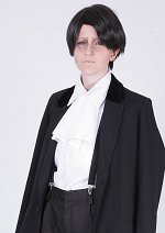 Cosplay-Cover: Levi Ackerman: Suit