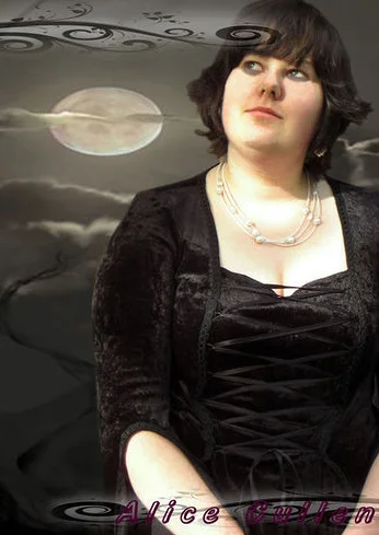 Cosplay-Cover: Alice Cullen (Schwarzes Kleid Version)