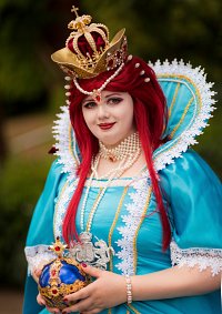 Cosplay-Cover: Queen Esther [Blue Dress]