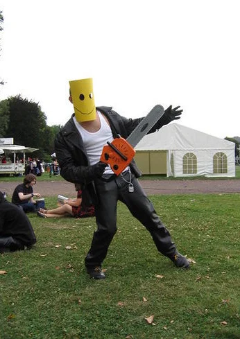 Cosplay-Cover: Chainsaw Vigilante