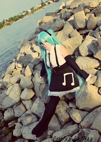 Cosplay-Cover: Miku Hatsune Project Diva (Gothic Version)