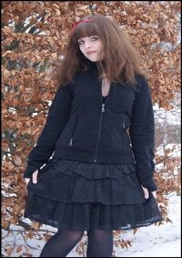 Cosplay-Cover: Pseudo-Gothic Lolita-Vieh