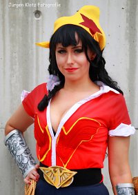 Cosplay-Cover: Wonder Woman (Bombshell Version)