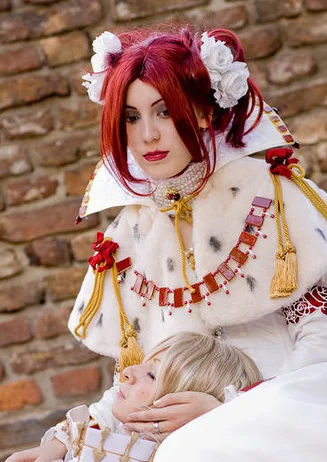 Cosplay-Cover: Queen Esther of Albion
