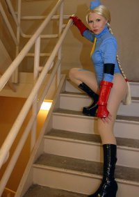 Cosplay-Cover: Cammy (Shadaloo)