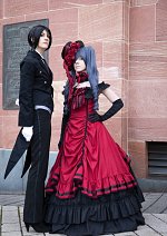 Cosplay-Cover: Ciel Phantomhive [rotes Ballkleid]