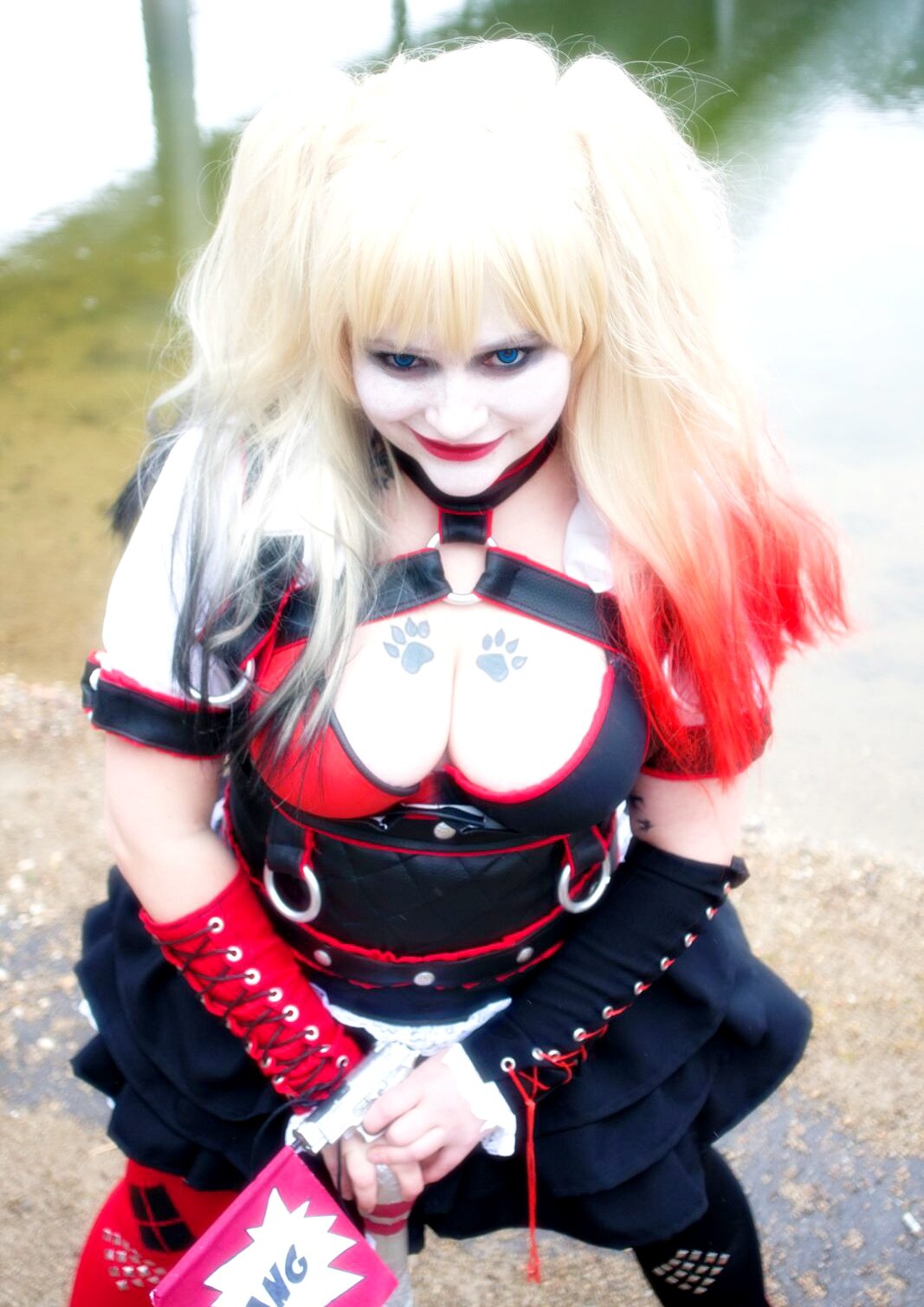 Cosplay-Cover: Harley Quinn Arkham Knight Version