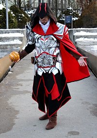 Cosplay-Cover: Ezio Auditore da Firenze-Helmschmied Drachen Armor