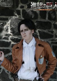 Cosplay-Cover: Levi Ackerman (Attack on Titan)