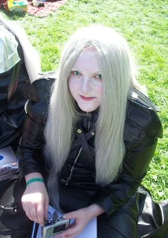 Cosplay-Cover: Liuna (Sephiroths schwester Lederdressversion)