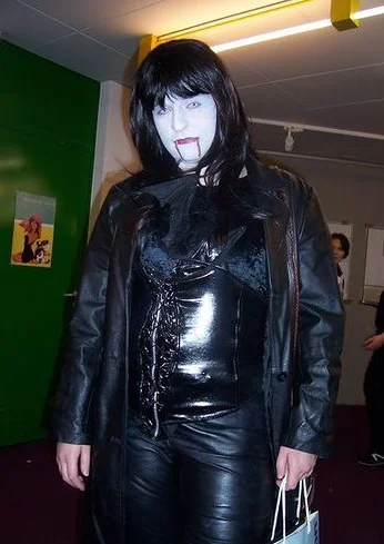 Cosplay-Cover: Vampirelady in black