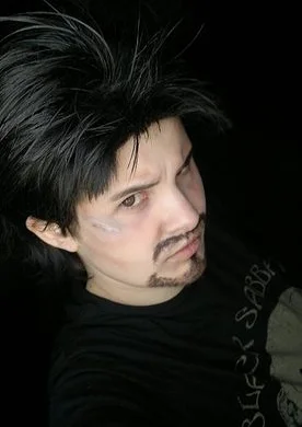 Cosplay-Cover: Tony Stark (Black Sabbath-Shirt)