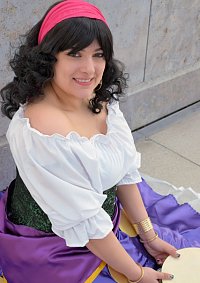 Cosplay-Cover: Esmeralda (Disney Prinzessinnen)