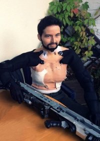 Cosplay-Cover: Adam Jensen (Deus Ex)