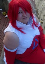 Cosplay-Cover: Latias als Mensch