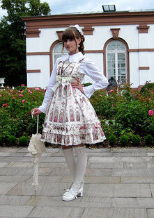 Cosplay-Cover: AatP Stained Glass Angel Shiro Lolita