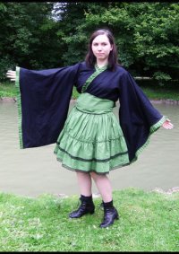 Cosplay-Cover: Green "Earth" Gothic Lolita