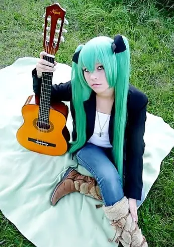 Cosplay-Cover: Hatsune Miku [play guitar]