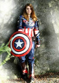 Cosplay-Cover: Captain America Armored Suit