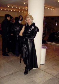 Cosplay-Cover: Cloud Strife (Advent Children)