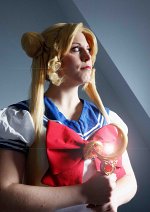 Cosplay-Cover: Usagi Tsukino Schuluniform