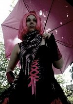 Cosplay-Cover: Sakura Haruno (Gothic Lolita Kleid)