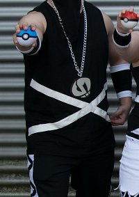 Cosplay-Cover: Team Skull Grunt