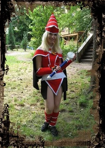 Cosplay-Cover: schwarzes magiermädchen - rote version