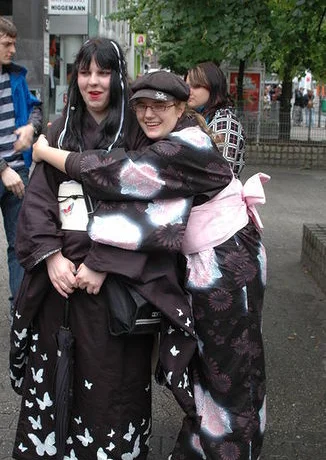 Cosplay-Cover: Gothic Inspirierter Kimono