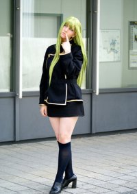 Cosplay-Cover: C.C. - Jungs-Uniform