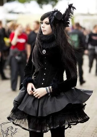 Cosplay-Cover: Schneeweischen im Wunderland