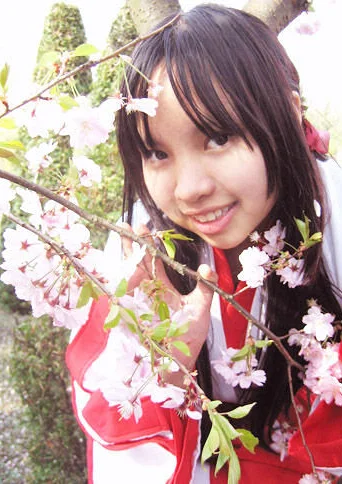 Cosplay-Cover: Hinamori Momo - Seifuku
