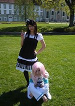 Cosplay-Cover: Schwarz-Weiß-Lolita