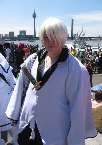 Cosplay-Cover: Ichimaru Gin - Hueco Mundo [1 Version]