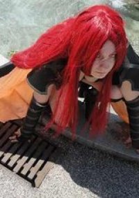 Cosplay-Cover: Erza Scarlett - Schwarze Schwingen Rüstung