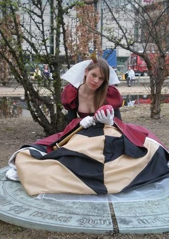 Cosplay-Cover: Queen of Hearts - Royal Red Twin