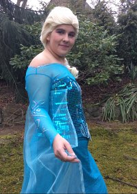 Cosplay-Cover: Elsa von Arendelle - Eiskleid