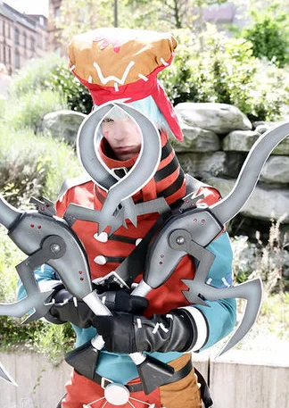 Cosplay-Cover: Tri-Edge