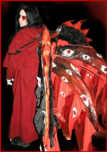 Cosplay-Cover: Alucard mit Fledermaus Flügeln (Eigene Erfindung)