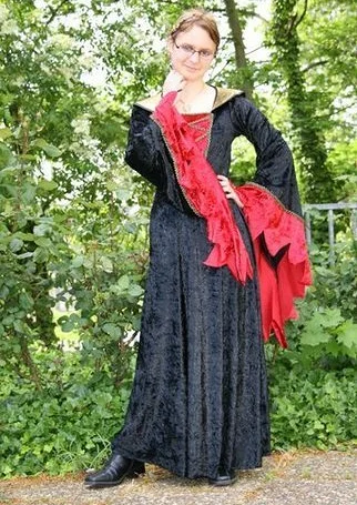 Cosplay-Cover: Lady Victoria Anna-Maira Patricia in Rumänien