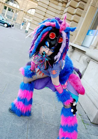 Cosplay-Cover: blau/pink acht-schwänziger DJ ;3