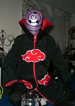 Cosplay-Cover: Obito Uchiha (Rikudo-Maske + Akatsuki Mantel)