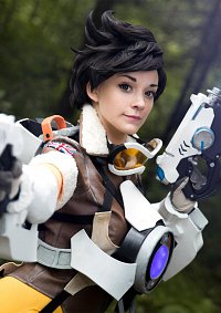 Cosplay-Cover: Lena "Tracer" Oxton