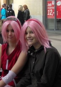 Cosplay-Cover: Sakura Haruno in Mantel