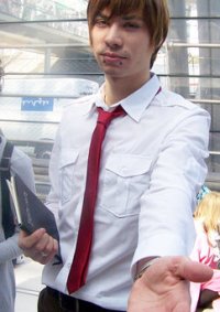 Cosplay-Cover: Light Yagami (Schuloutfit)