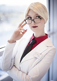 Cosplay-Cover: Dr. Harleen Frances Quinzel