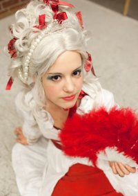 Cosplay-Cover: Marie-Antoinette (rot/weiß)